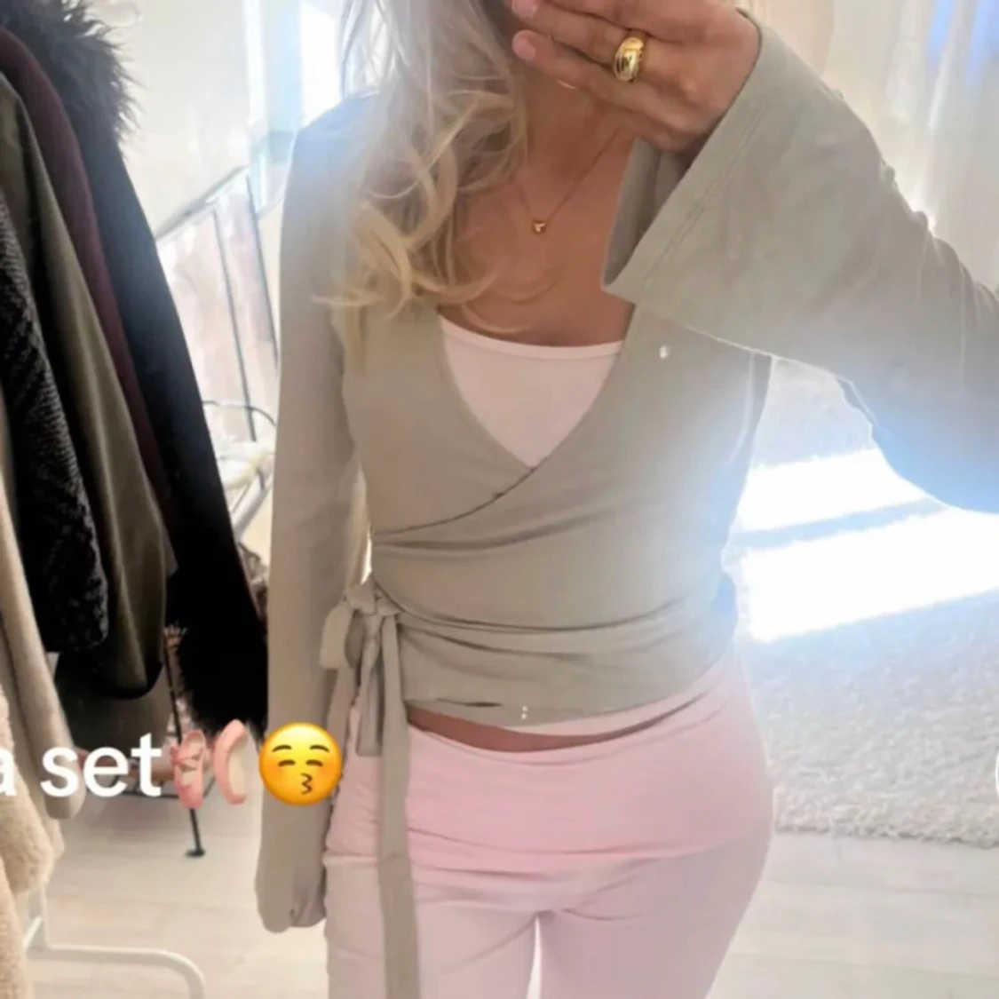 Beige omlottopp med knytband