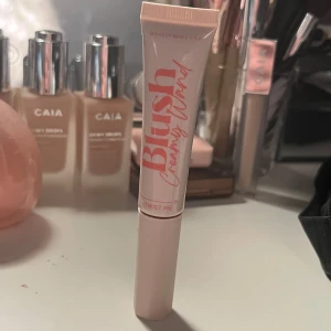 Blush Makeup Mekka - Blush wand från Makeup Mekka i färgen Pink Glow. Använd typ 3 gånger 