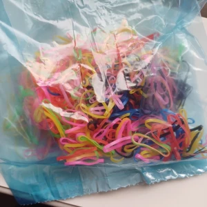 Tofsar - Jätte många små gummi tofsar till håret. Oanvända 
