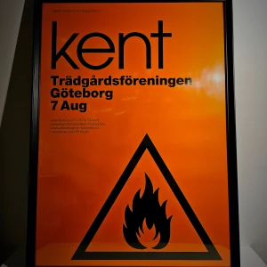 Kent - Affisch, 50x70cm  - Kent - Trädgårdsföreningen Göteborg konsertaffisch, 50x70cm  Inga tejprester eller hål, i nyskick - aldrig uppsatt!  Skickas i papprulle! Tavelramen ingår inte!