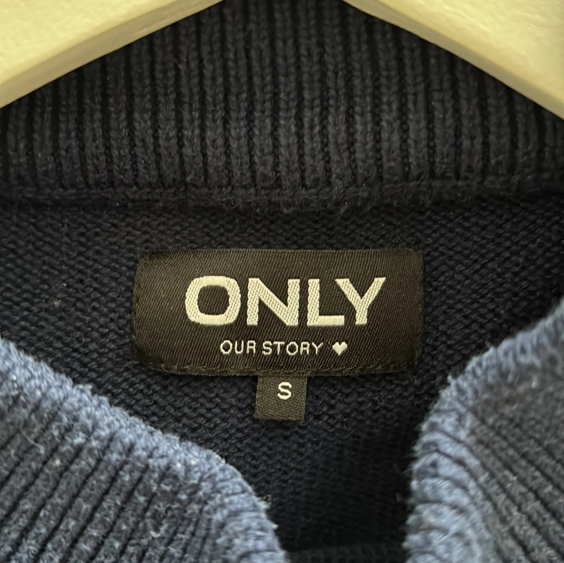 Mörkblå stickad tröja från ONLY - 2