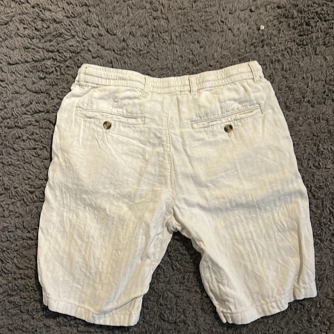 Beiga linneshorts från Lindbergh - 2