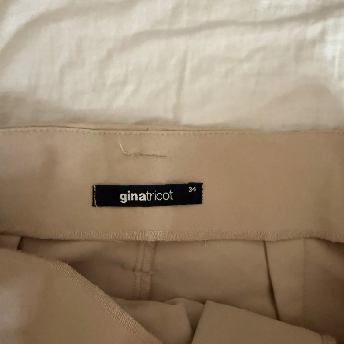 Beige minikjol med bälte från Gina Tricot - 1