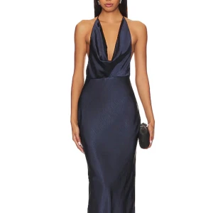 Revolve runway Zara klänning  - Har aldrig använt den så säljer den nu. Storlek small. Kommer med prislapp 