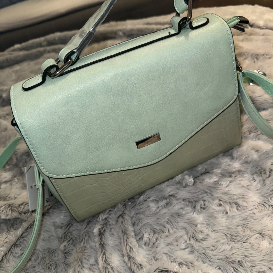 Mintgrön axelväska med strukturdetaljer - 2