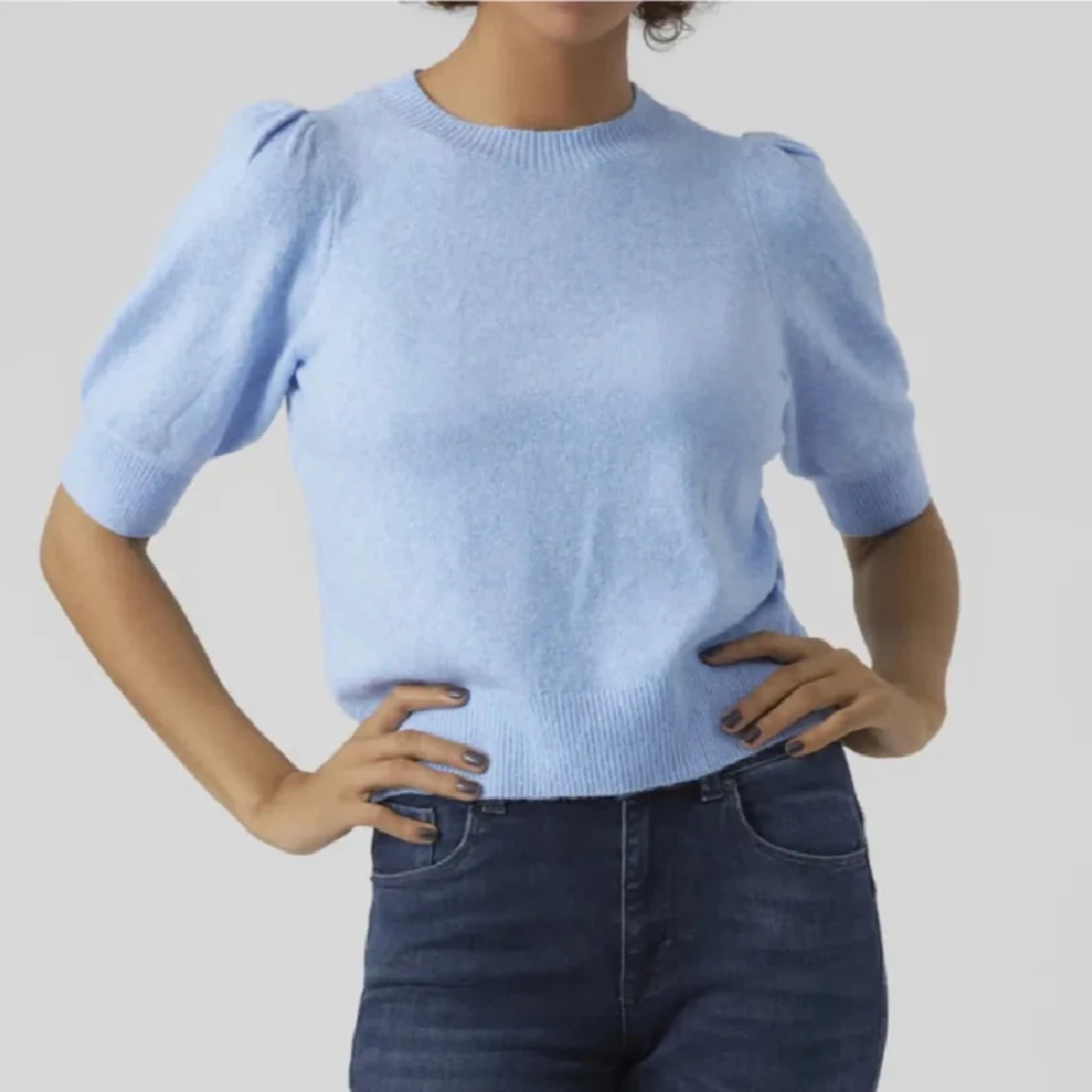 Ljusblå stickad tröja med puffärm