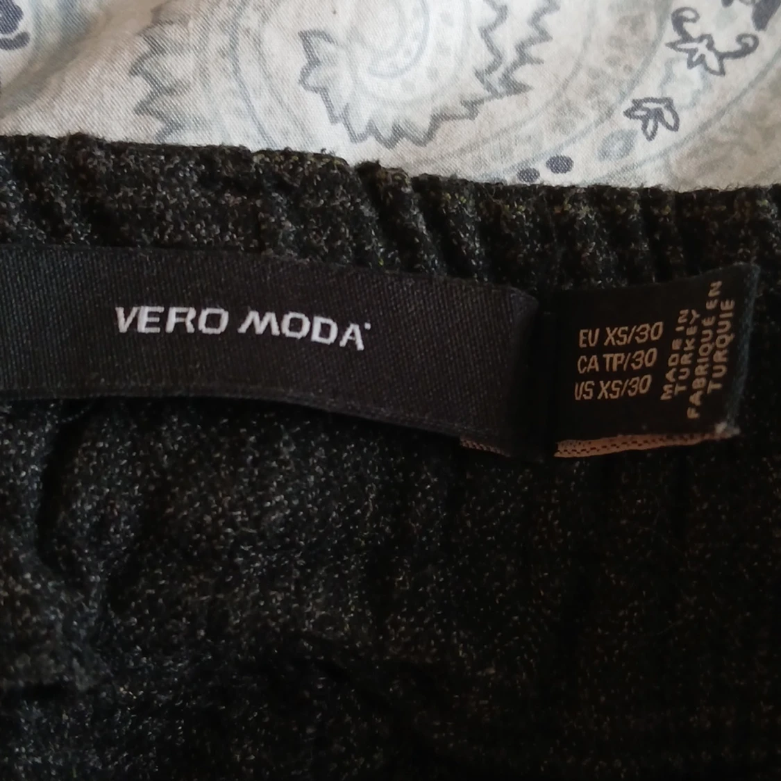 Svarta kostymbyxor från Vero Moda - 2