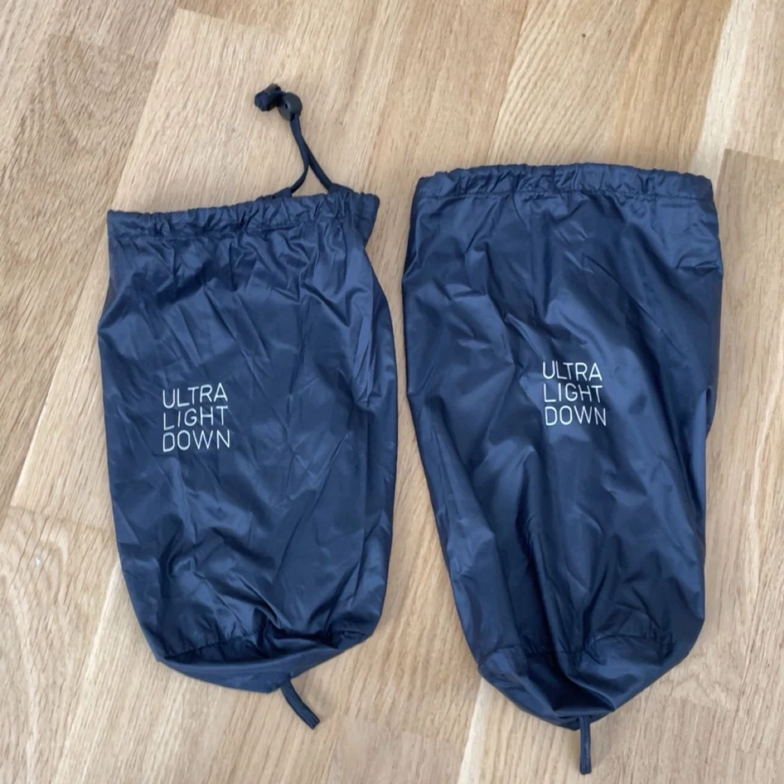 Mörkblå dunväst från Uniqlo - 2