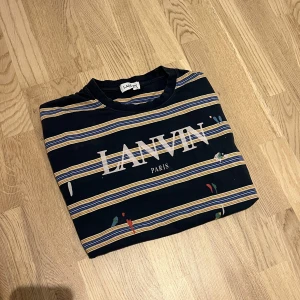 Lanvin t shirt   - As fet t shirt från Lanvin! Otroligt bra pris och topp skick, om ni har frågor så är det bara att skriva!