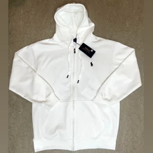 Polo hoodie - Säljer en helt ny hoodie, pris kan diskuteras!! 