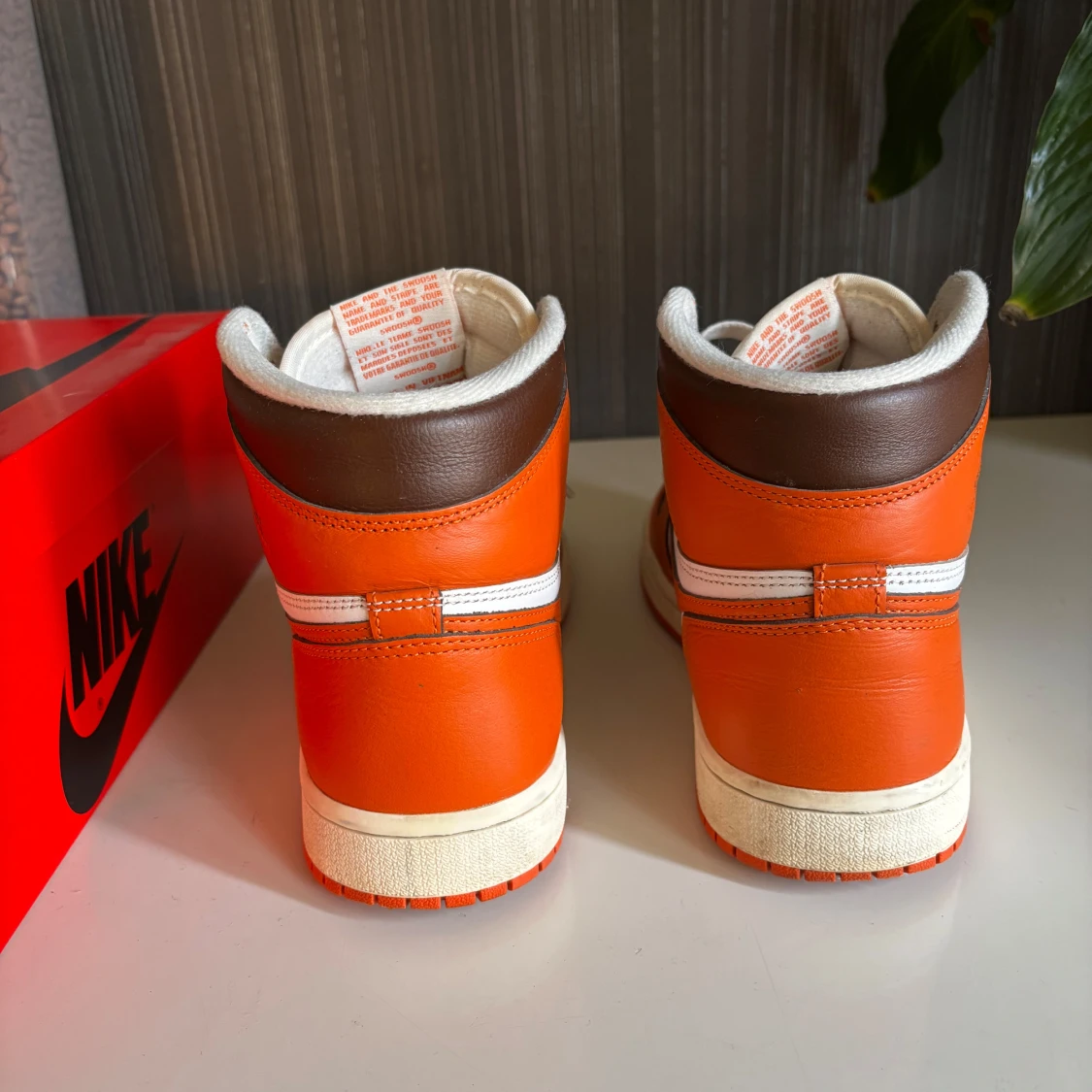 Nike Air Jordan 1 High OG orange och vita - 1