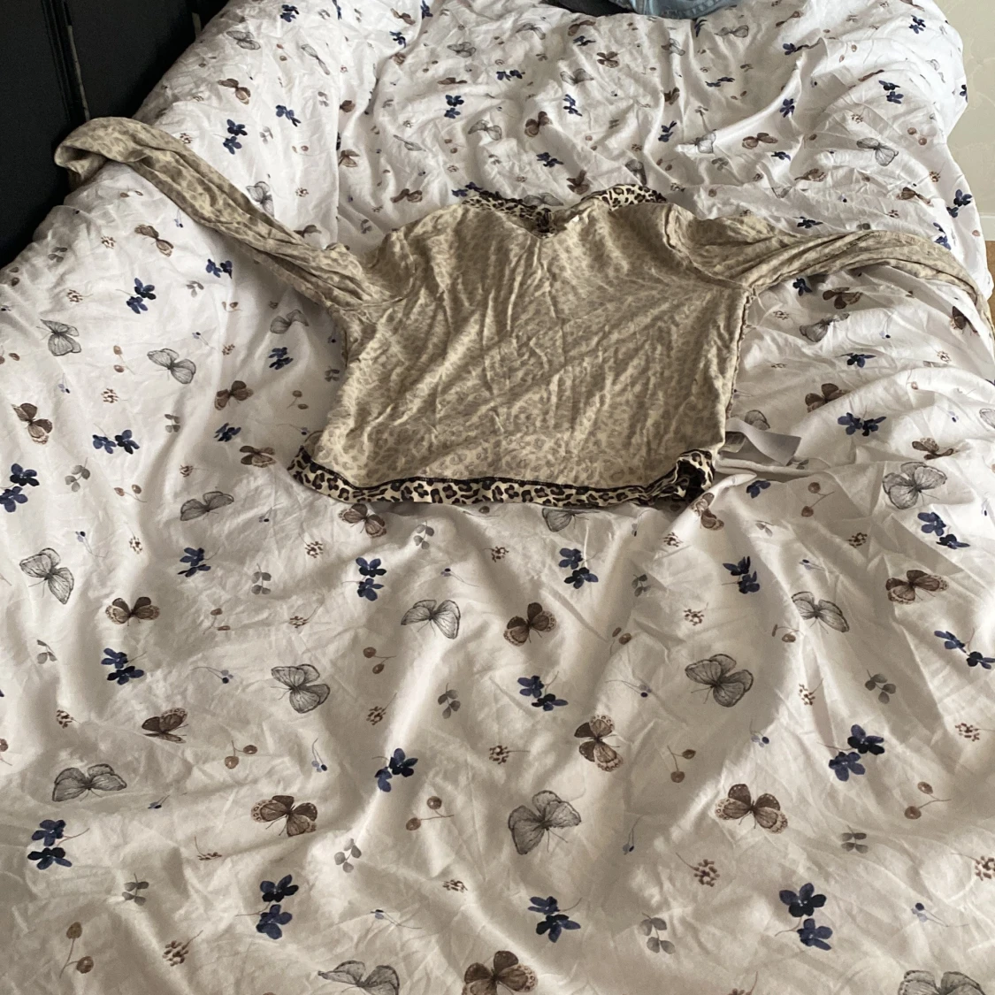 Leopardmönstrad långärmad topp med krage - 4