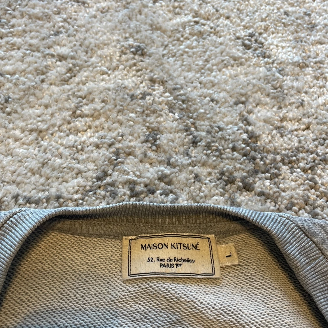 Grå sweatshirt från Maison Kitsuné - 2