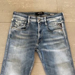 Replay Anbass  - Säljer nu dessa Replay Anbass jeans, skriv för fler bilder/frågor🙌🏼