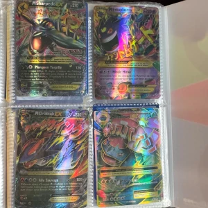 Boken+korten på bilderna = 300kr. PRISET KAN DISKUTERAS - Pokemon kort 