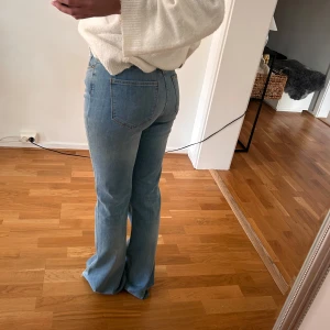 Utsvängda jeans - Bootcut jeans från Vero Moda, säljer då de är lite för stora, Helt oanvända med prislapp kvar