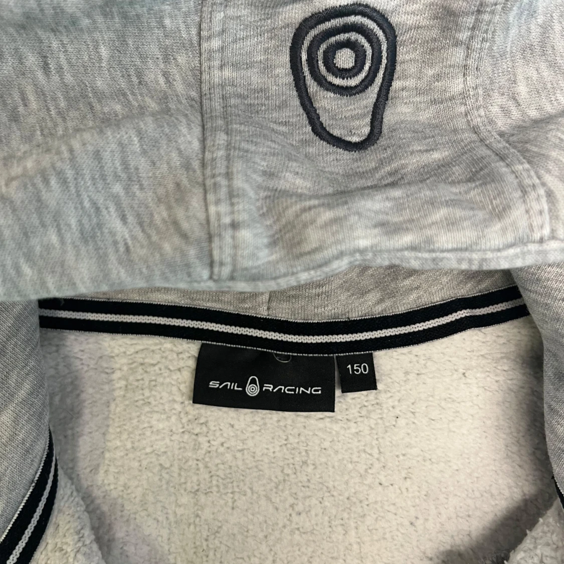 Ljusgrå hoodiejacka från Sail Racing  - 1
