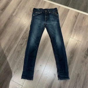  Replay jeans - Tjena, säljer ett par riktigt feta replay jeans i bra skick. Passar till allt , hör gärna av er vid fler frågor. Mvh 