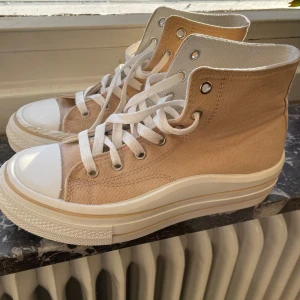 Beige skor - Använd en gång. Säljer pga för små för mig