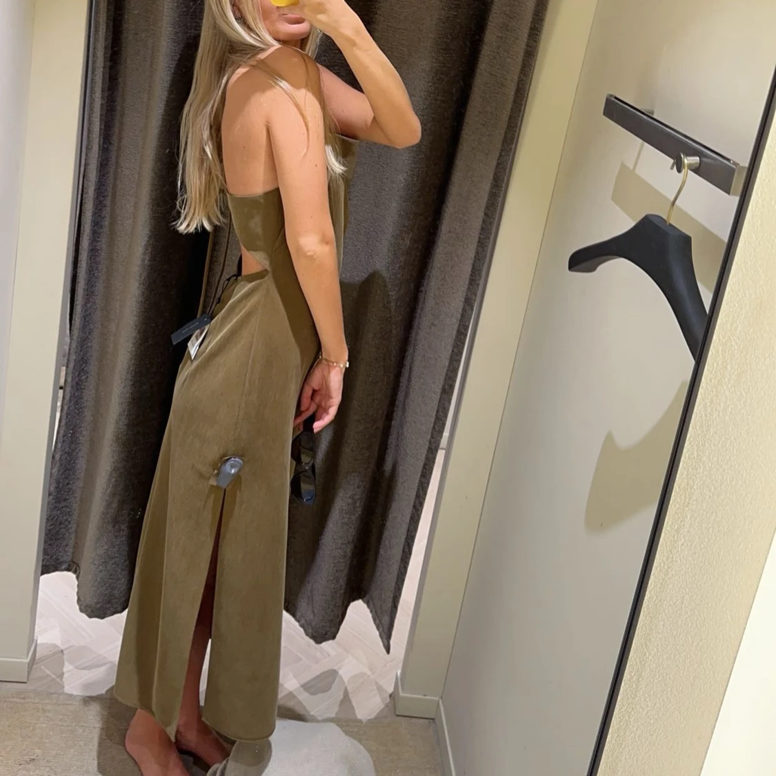 Olivgrön långklänning