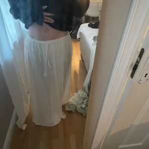 långkjol nelly - säljer denna superfina kjol från nelly som är helt oanvänd, hann tyvärr inte skicka tillbaka den därav att ja säljer den                                                     nypris - 299kr 