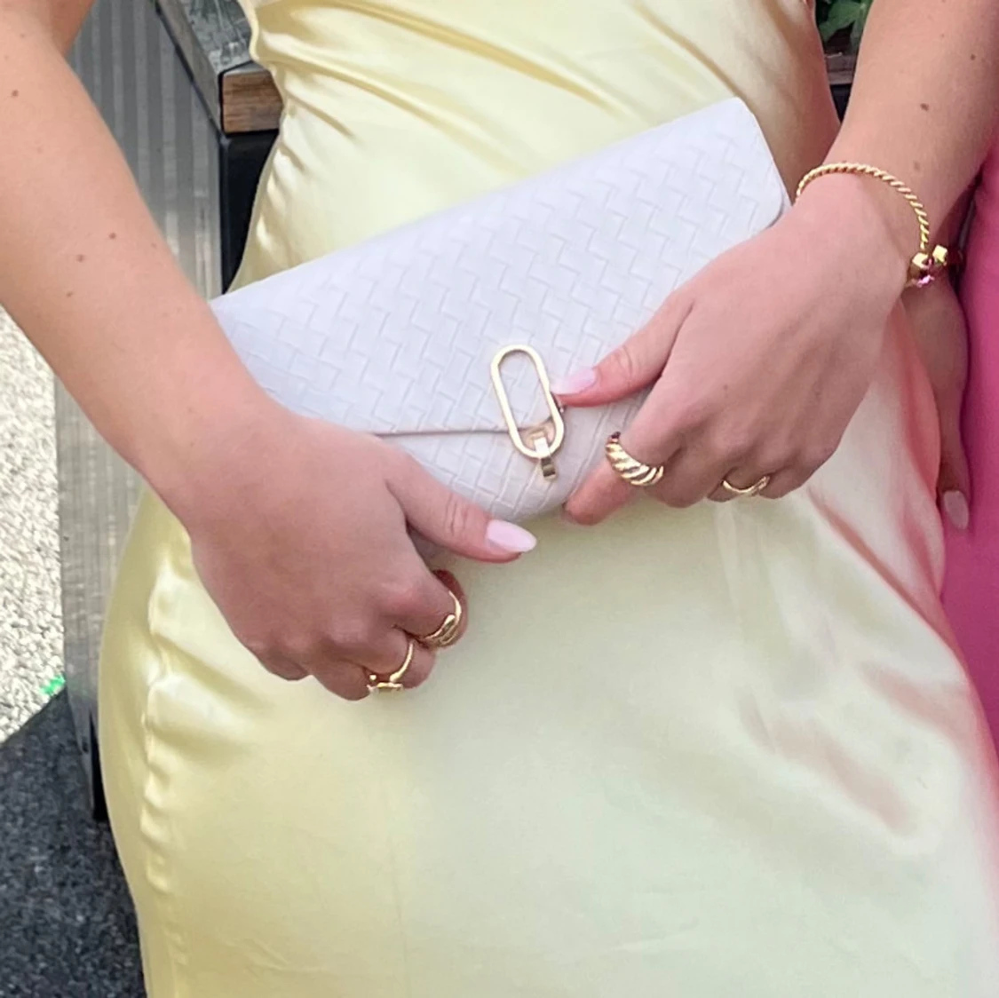 Beige/vit kuvertvöska - 1