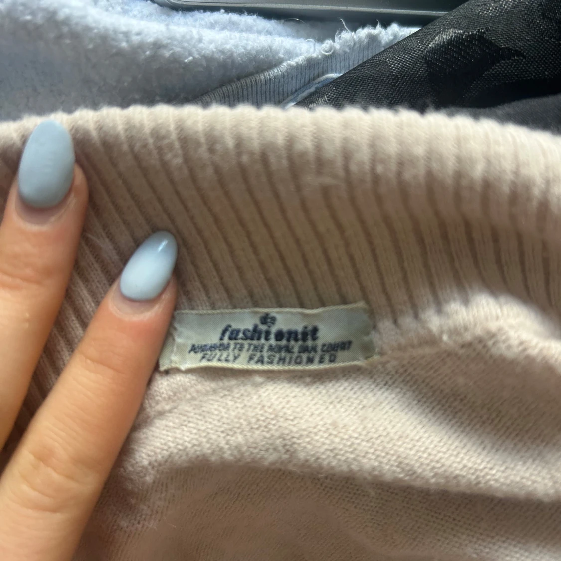 Beige pikétröja från Fashionit - 2