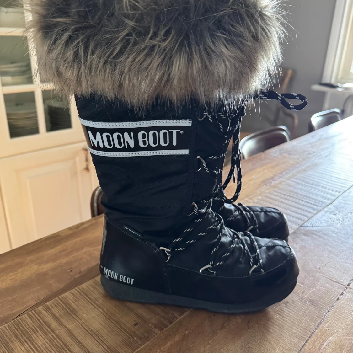 Svarta Moon Boot med fuskpäls - 1