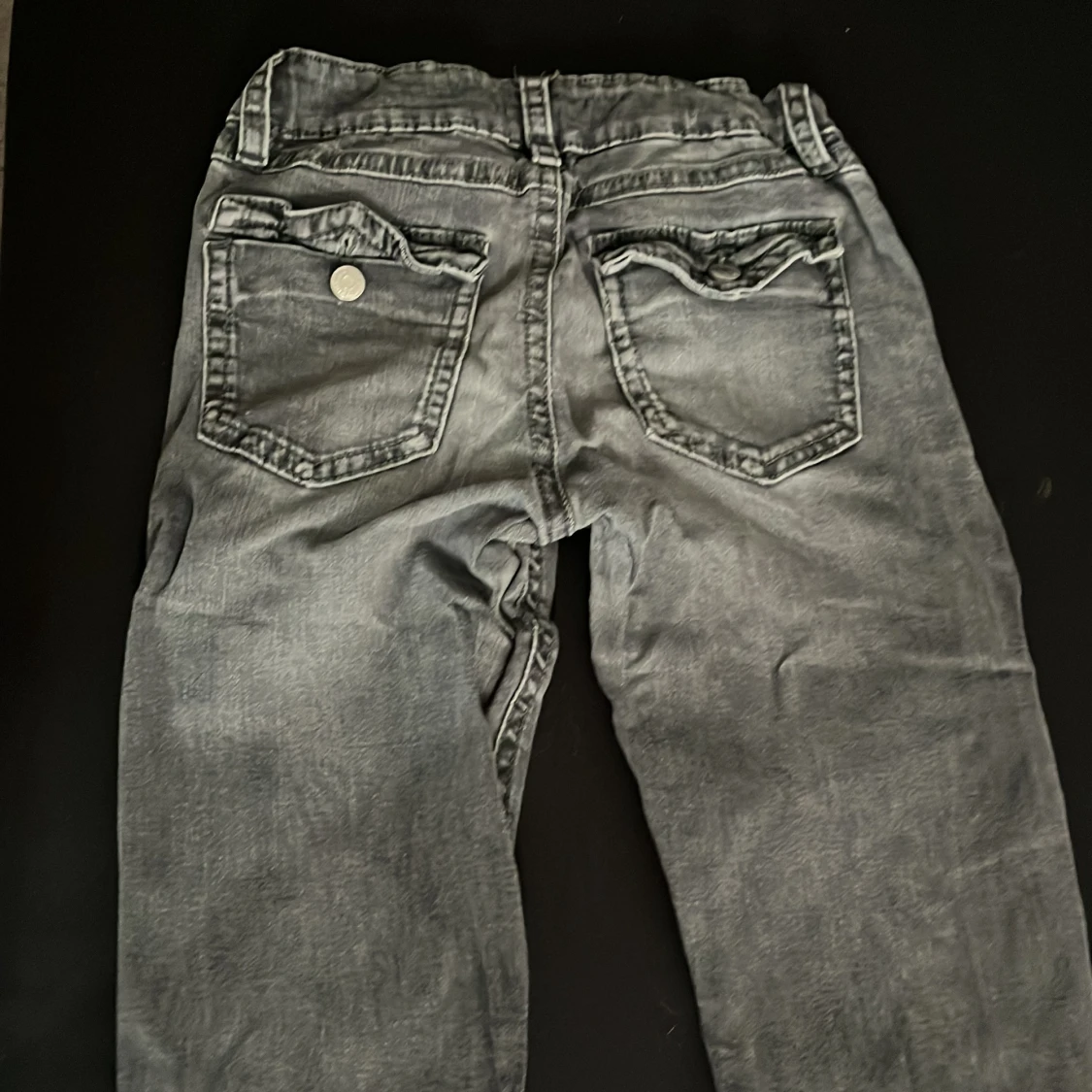 Grå jeans från Gina tricot  - 1