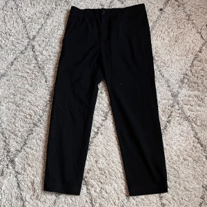 Kostymbyxor från HM  - Säljer ett par kostymbyxor jag inte använder längre.