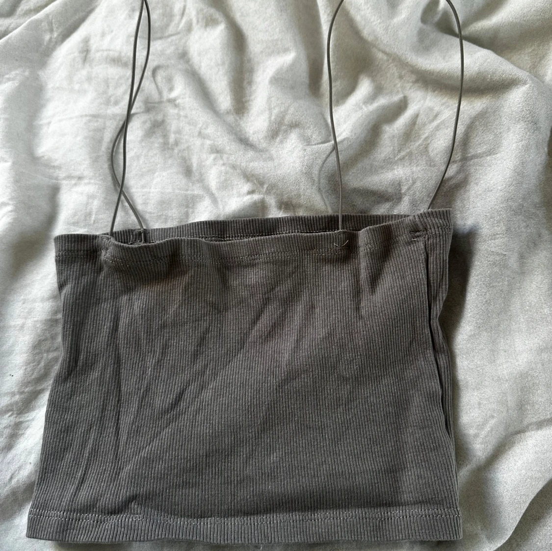 Grå ribbad linnetopp från Pull&Bear