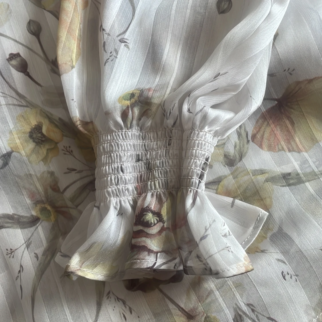 Blus med blommönster  - 1