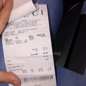 Custom kvitto - Säljer custom designade kvitton – perfekt för skämt, sociala medier, content eller bara för att driva med någon.  Varje kvitto anpassas helt efter din förfrågan. Du väljer själv vad som ska stå: – Namn – Belopp – Datum – Orsak (t.ex. “avgift för att vara jobbig”) – Allt annat du vill hitta på – Valfritt företag Pris från 120 kr beroende på hur detaljerat du vill ha det. Leverans snabbt och snyggt, direkt till dig. Kan också ordnas express mot tillägg.  Skicka DM med din idé så löser jag det!