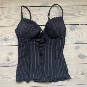 Randig korsett topp  - Strl 80b passar xs/s💕