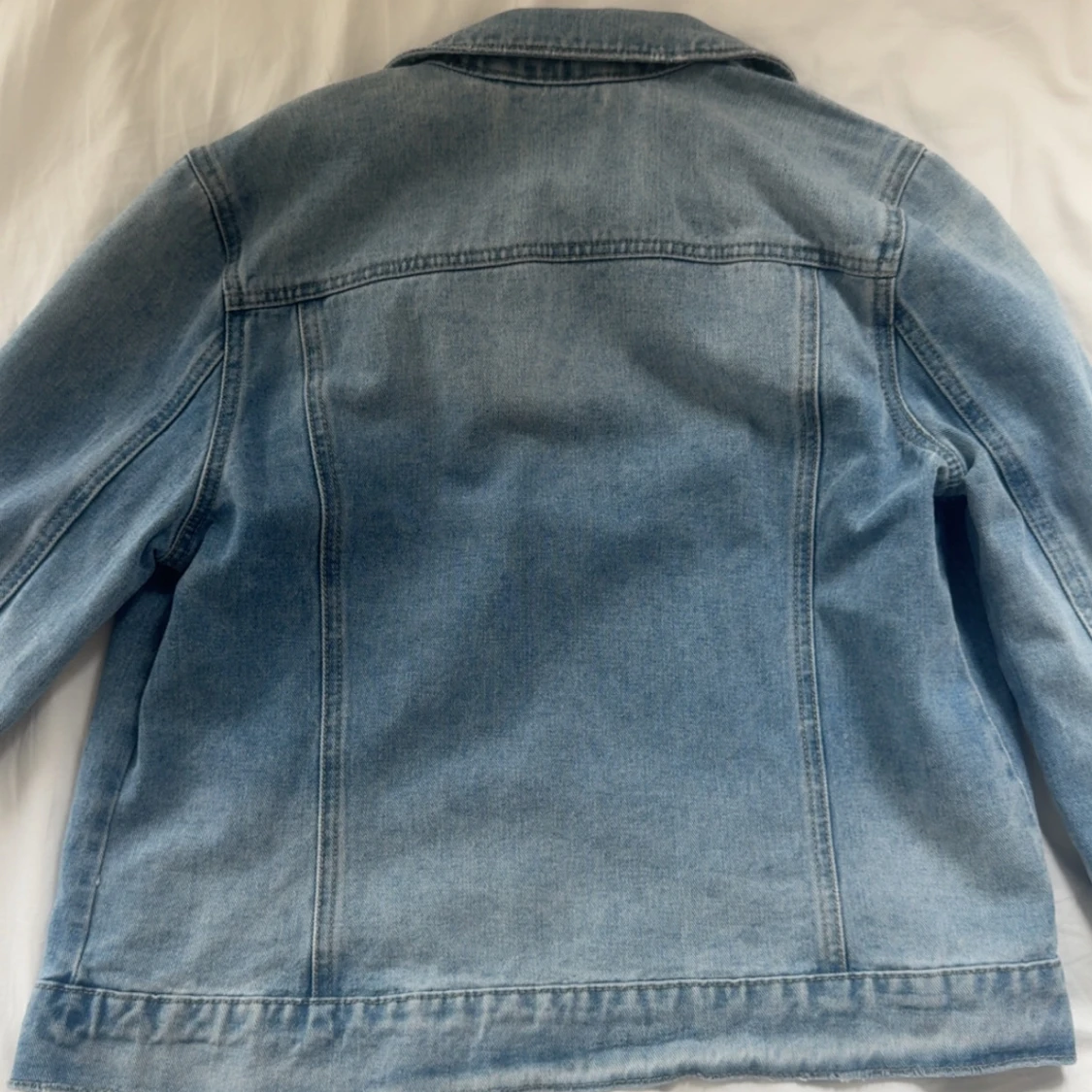 Klassisk ljusblå jeansjacka - 1