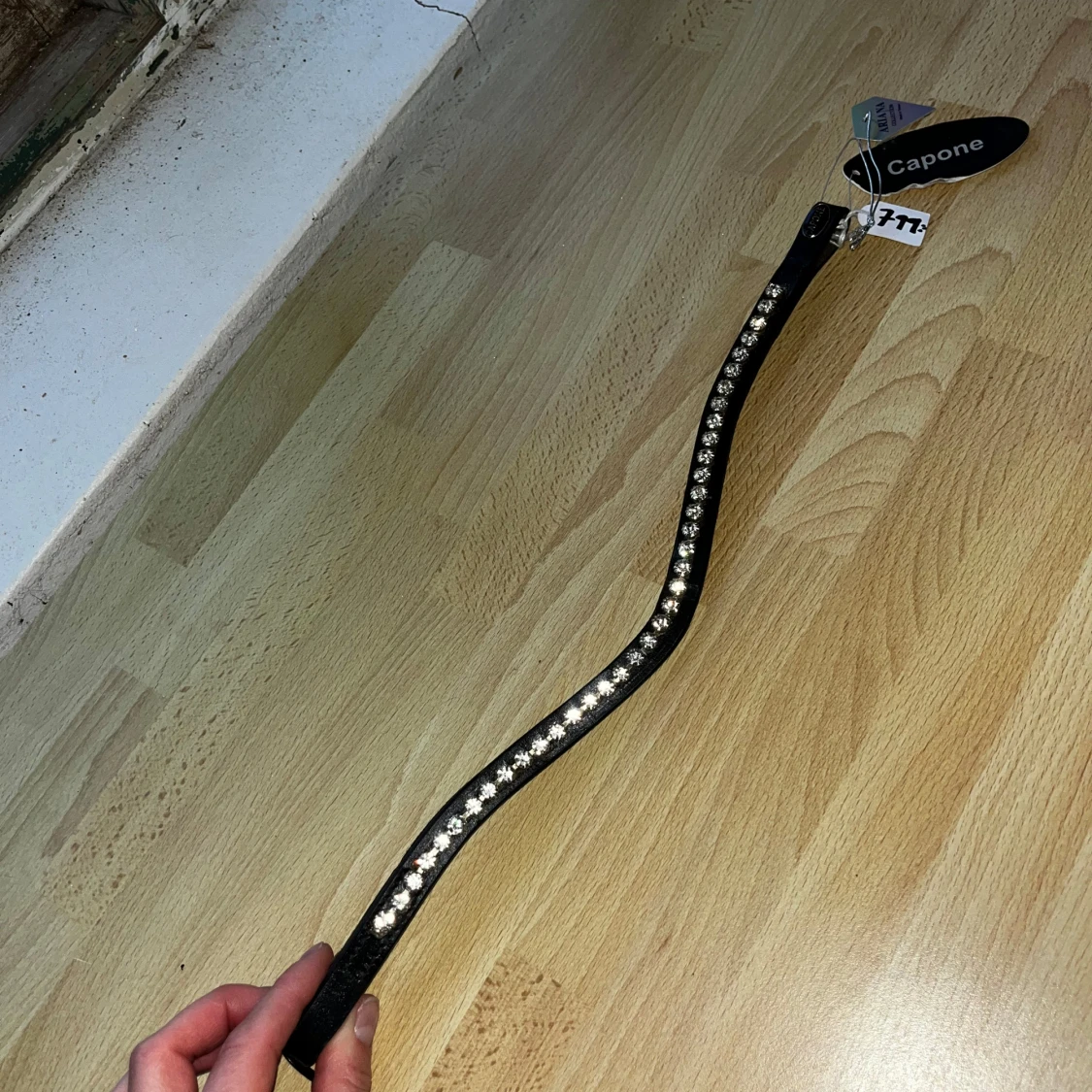 Svart pannband till häst med glittriga stenar från Capone - 4