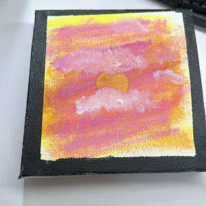 Okänd titel (abstrakt konstmotiv) - Hade tråkigt och ville målla så jag målade denhär. Vill inte slänga den så jag ska se om det är någon som vill köpa. Vet att den är jätte ful men endå. Vet att det är en dålig idén men aja. Skriv om du är intresserad 🫰🏻