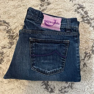 Jacob Cohen jeans - Säljer dessa riktigt feta Jacob Cohen jeans! | 105 x 42cm | Storlek 33 | Skick 8/10 | Nypris +5000kr, säljer endast för 899kr | Hör av dig vid frågor!