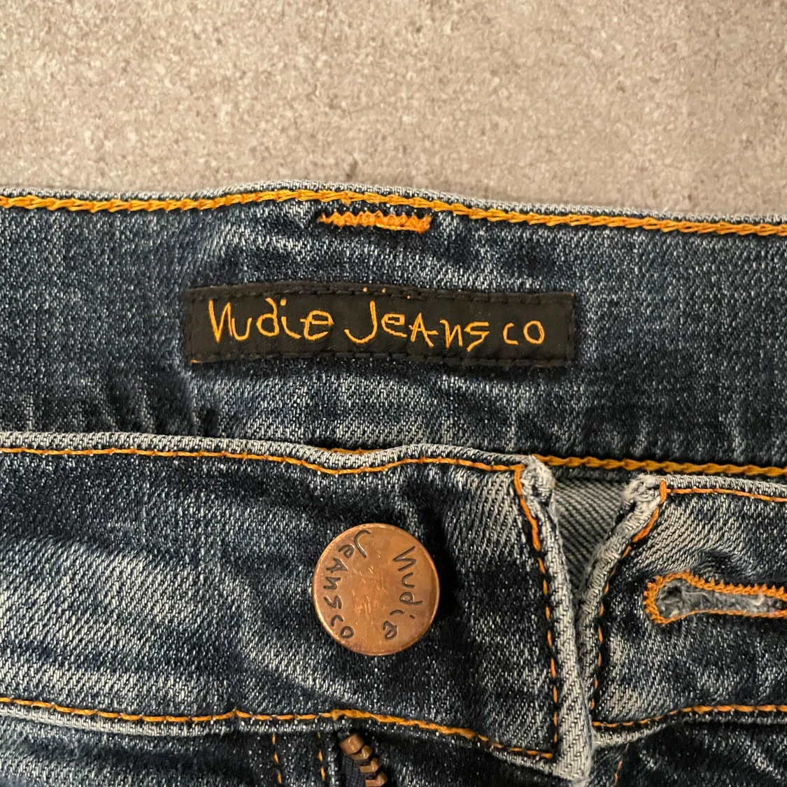Blå slitna jeans från Nudie Jeans Co - 2