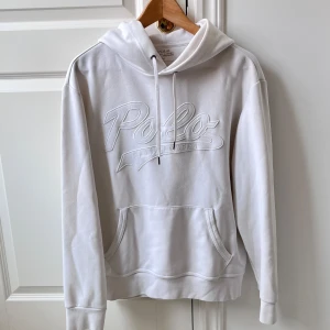 Polo vit hoodie  - Inga defekter, storlek M. True to size. Kom med frågor!  + Den andra hoodien 