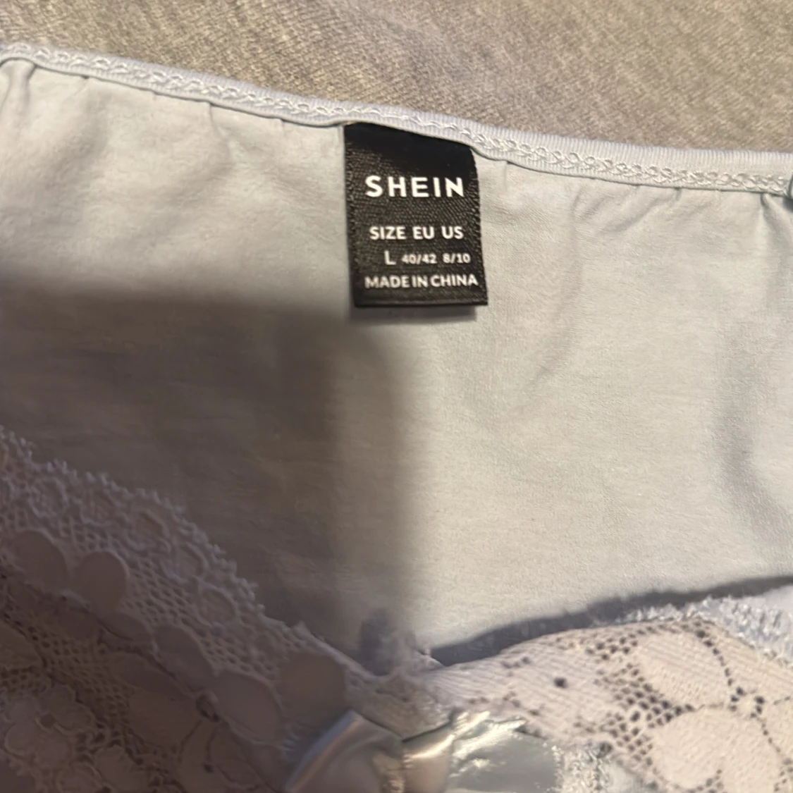 Ljusblå croppad linnetopp med spets från SHEIN - 2