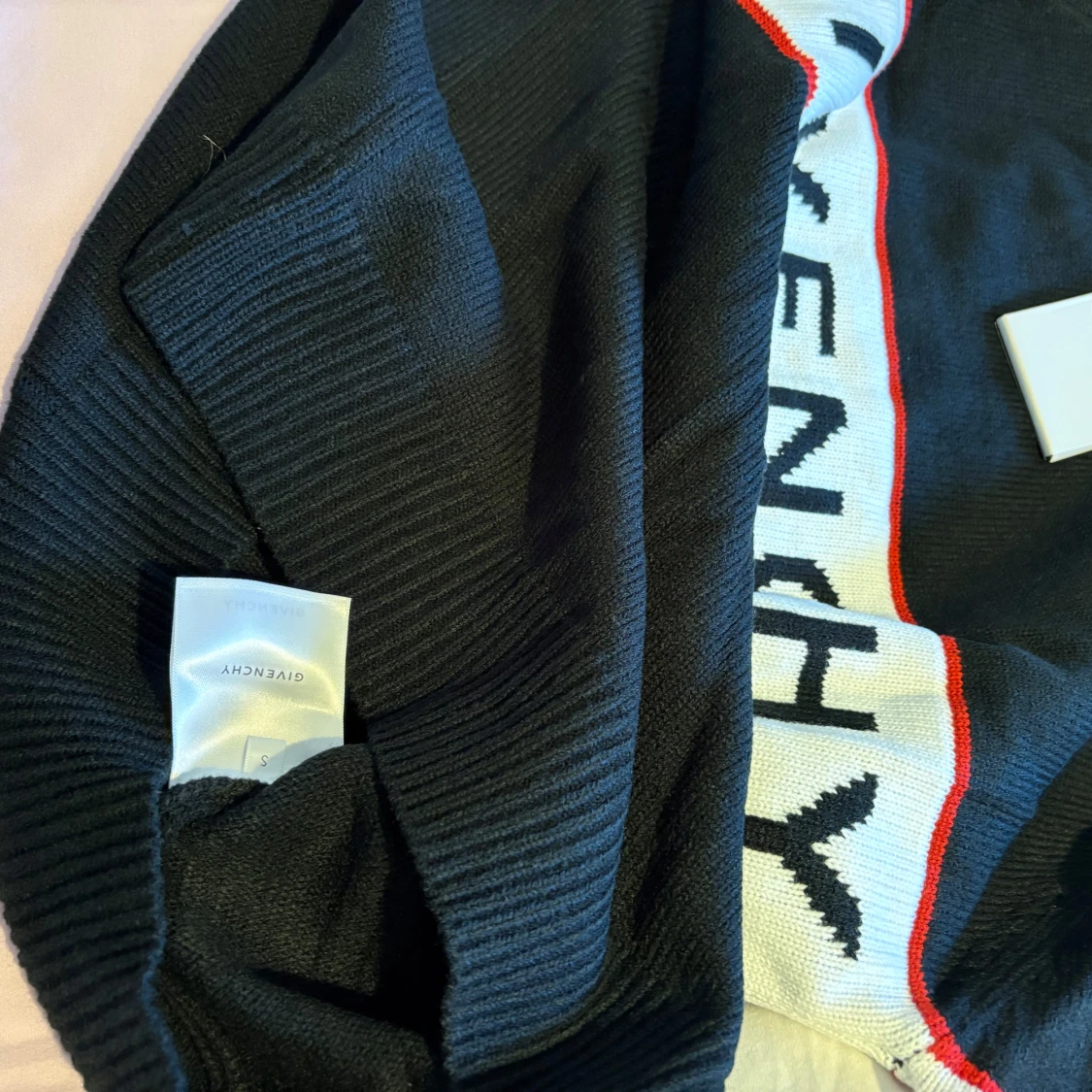 Svart stickad tröja från Givenchy - 2