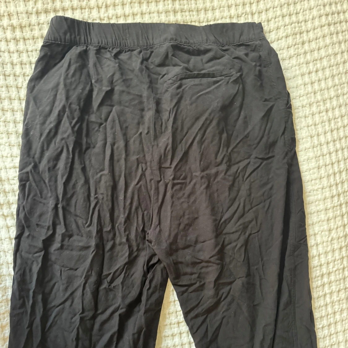 Svarta byxor från Gina Tricot - 1