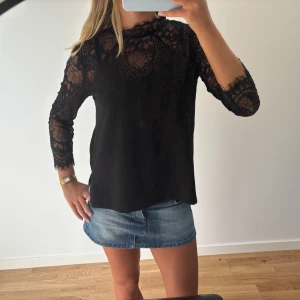 Spets blus  - så fin spetsblus ifrån neo noir, storlek m 💕