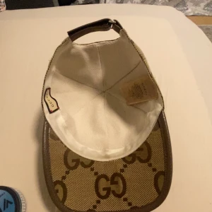 Gucci Keps - Skriv om du är seriös, bra skick