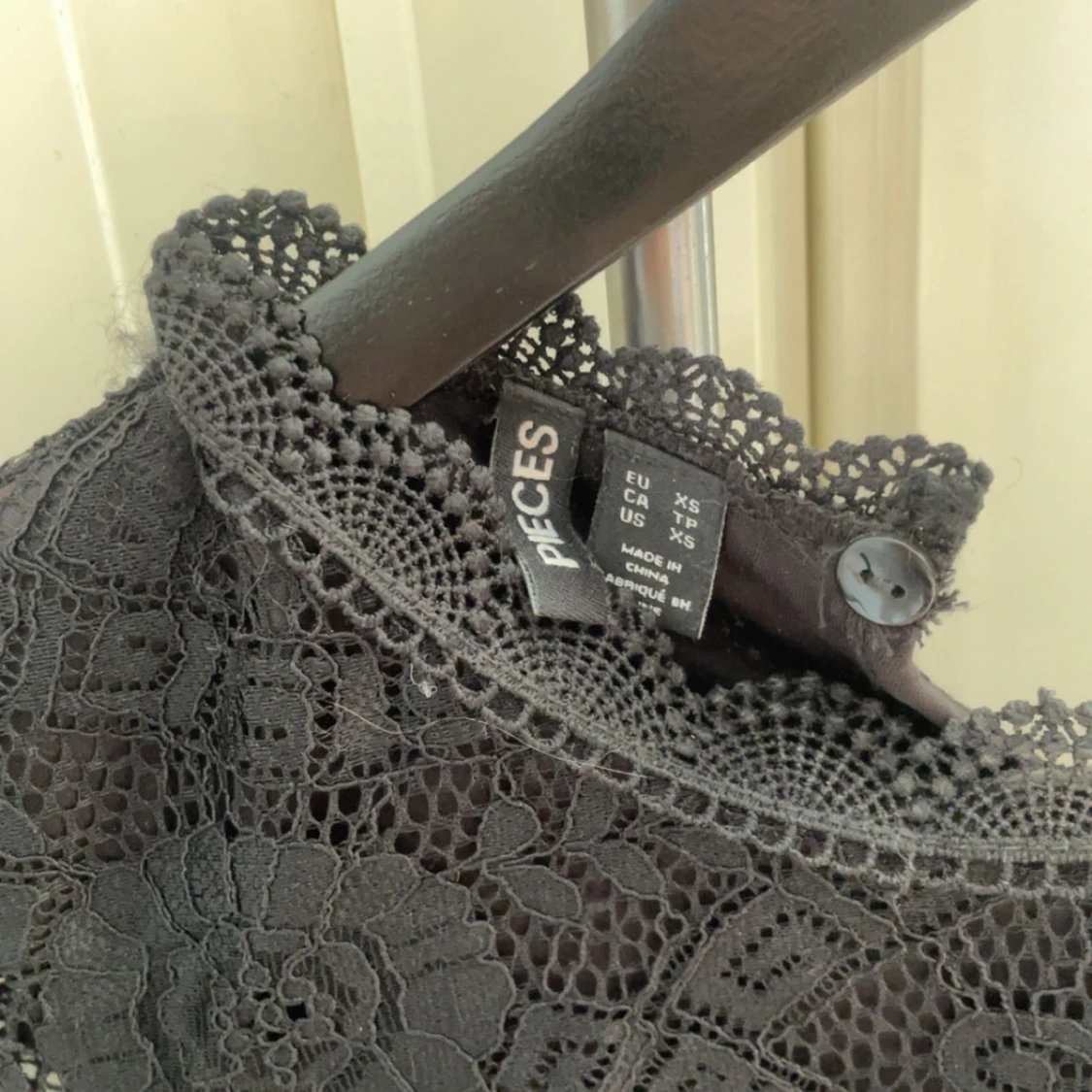 Svart spetsblus från Pieces  - 2