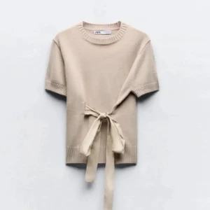 Beige stickad topp med knyt från Zara - Supersnygg och aldrig använd💕 slutsåld💕postar inom 24h vid snabbt köp💕