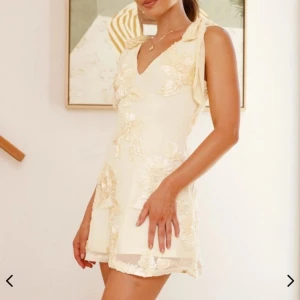 Ljusgul torpeth klänning  - Säljer denna skit snygga klänning i storlek S då jag råkade köpa 2 lika dana… så alltså helt oanvänd. Skriv för frågor 💕💕