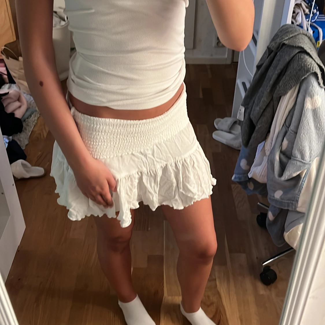 Vit volangkjol med smock - 1