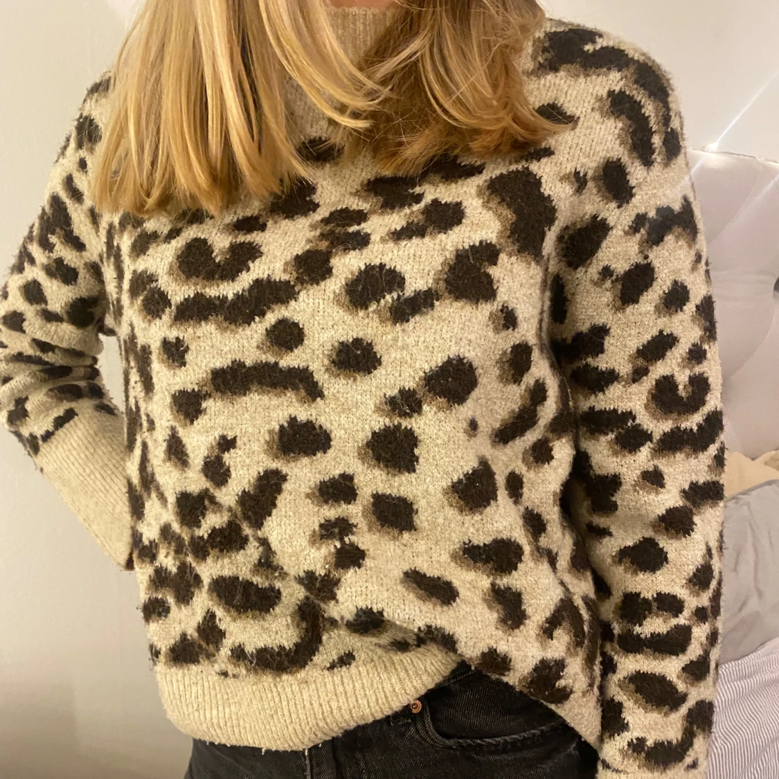 Beige leopardmönstrad stickad tröja - 3
